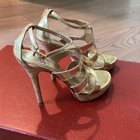 Stuart Weizmann Gold Strappy Platform Stilettos - Picture 8 of 10